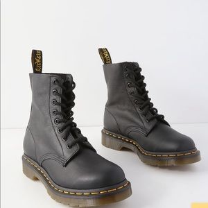 1460 black dr. martens